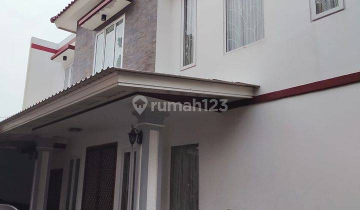 Dijual Cepat Rumah Dua Lantai Semi Furnished di Kebayoran Lama Jakarta Selatan 1