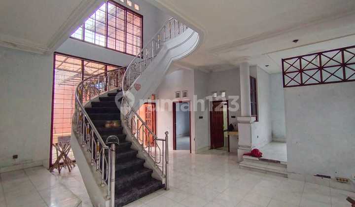 House With 5 Bedrooms In Gatot Subroto Denpasar Close To Lumintang Park and Living World Mall 2