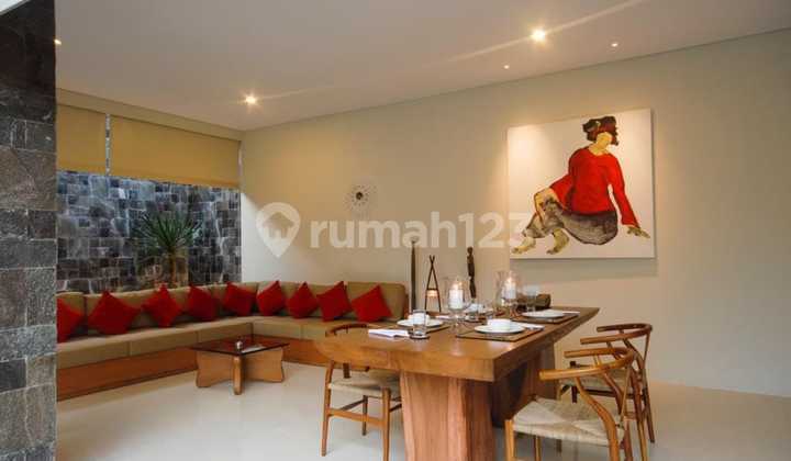 Dijual Cepat ! Villa Mewah dan Nyaman di Seminyak 2
