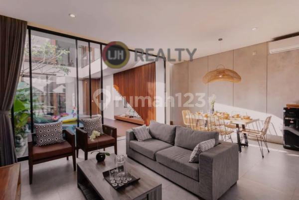 Beautiful Villa in the Tourist Area of Berawa Canggu, Surrounded by Restaurants and Cafes, Close to Berawa Beach Beautiful Villa in the Tourist Area of Berawa Canggu, Surrounded by Restaurants and Cafes, Close to Berawa Beach