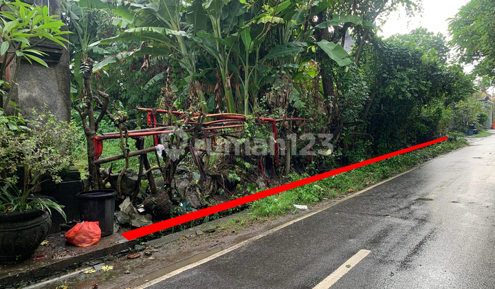 Land with strategic location in a residential area & easy access in Kesiman Kertalangu, suitable for building a house or business, close to the main road of Gatot Subroto Timur, Sanur, Living World, and Bali International Hospital.