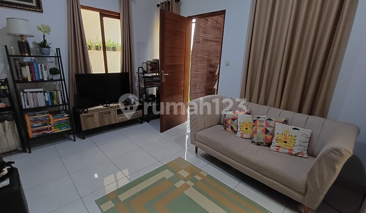 House For Sale At Padangsambian, Strategic Location In Residential Area, Furnished And Maintained House, Close To Main Road Of Mahendradatta Utara, And Kompyang Sujana Stadium