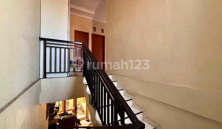 Rumah 2 Lantai Strategis di Tebet 2