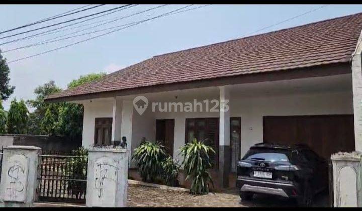 Rumah Dengan Halaman Luas Pinggir Jalan 1