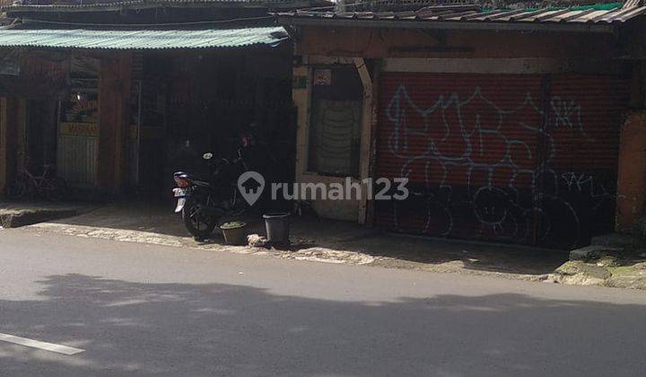 Rumah Pinggir Jalan Raya 1