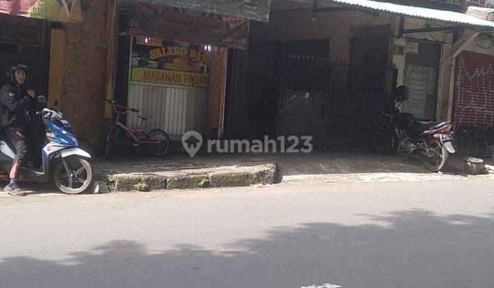 Rumah Pinggir Jalan Raya 2