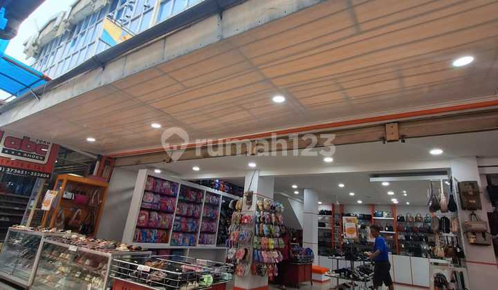 Shop House Area in the Market with Affordable Prices 2