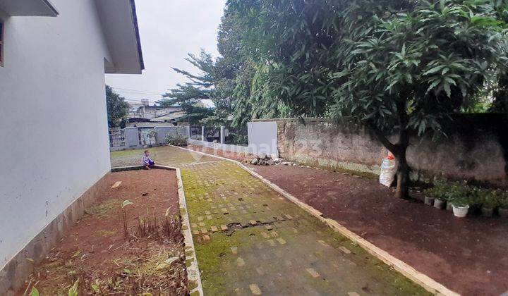 Rumah Dengan Halaman Luas Pinggir Jalan 2