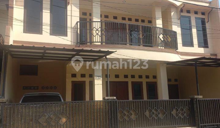 Rumah 3 Lantai dengan View Pemandangan yang Indah Rumah 3 Lantai dengan View Pemandangan yang Indah