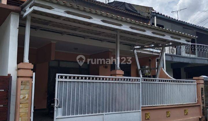 Rumah Dengan Desain Modern Dan Minimalis Dipusat Kota 1