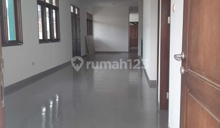 House Suitable for Business or Residential Use 2