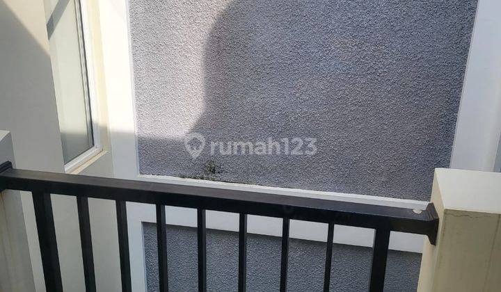 Rumah 2 Lantai Summarecon Dekat Ke Tol Dan Bandara 29