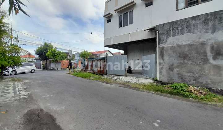 3-Story Shop House Hook Position in Mudung Indah Street 2