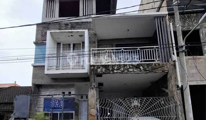 For Sale 5 Bedroom House With Complete IMB In West Teuku Umar Sm