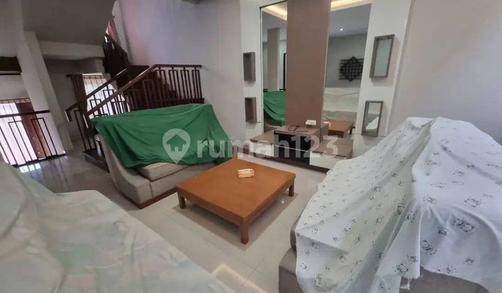 Minimalist House in Setraduta Pasteur, Bandung, Setra Sari Sutami 2