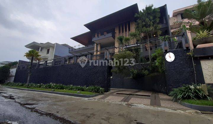 Rumah Mewah Swimming Pool di Setraduta Bandung Setra Sari Sutami 1