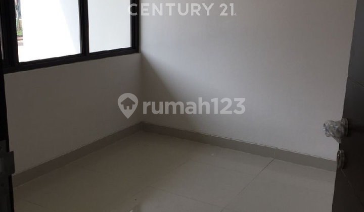 Asri 2-Storey House in Cosmo Lippo Cikarang Cluster Semi Furnished 2