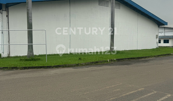 FOR RENT: SPACIOUS AND STRATEGIC WAREHOUSE IN MM2100 BEKASI