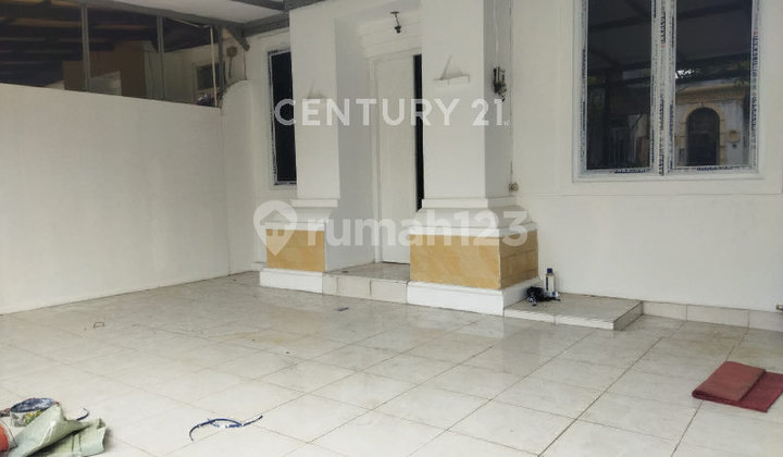 Ready to Live In Fresh Cool House in Green Valley Cluster