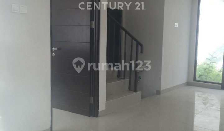 Rumah Asri 2 Lantai Di Cosmo Lippo Cikarang