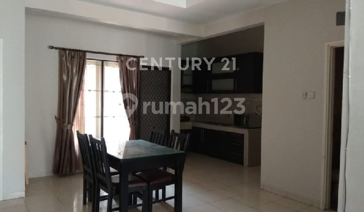 Strategic and Comfortable Ready-to-Occupy Residence in Taman Dago 2