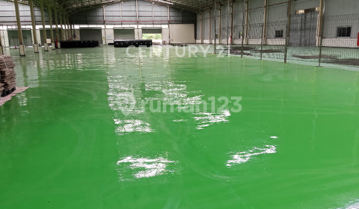 Warehouse with Access to Main Road and 40 Feet Container in Cikarang