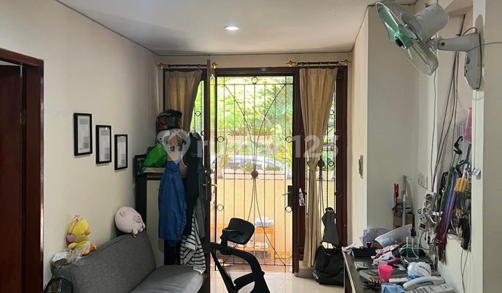 House for Sale in Sunter, Area 6×20 Meters House for Sale in Sunter, Area 6×20 Meters