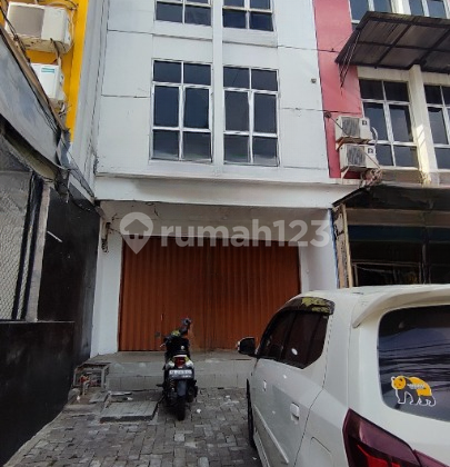 Di jual Ruko Pinggir jalan, lokasi premium, Taman Ratu, Luas 5 x 17m Di jual Ruko Pinggir jalan, lokasi premium, Taman Ratu, Luas 5 x 17m