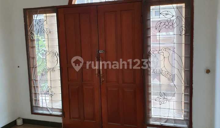 For rent, hook house in Sunter, area 12 x 14m.