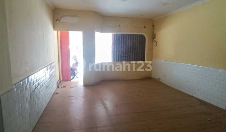 For rent: Kelapa Gading Shop House, Area 4.5 x 16m