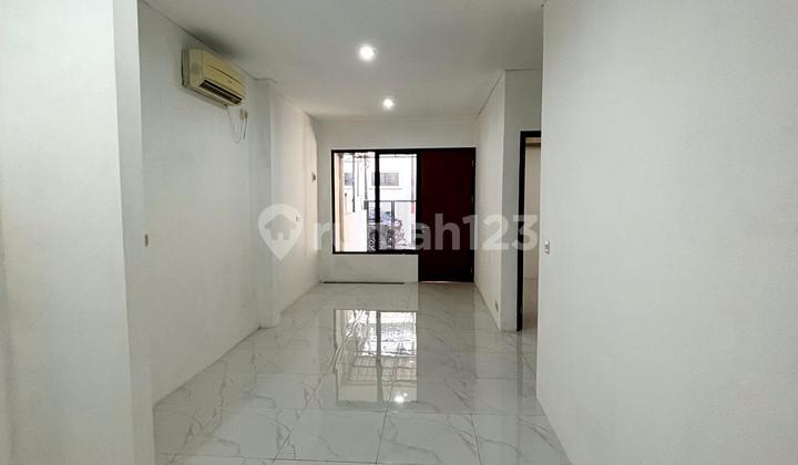 Di Sewa Rumah Sunter, Renov, Rapi, Luas 6 X 15M Di Sewa Rumah Sunter, Renov, Rapi, Luas 6 X 15M