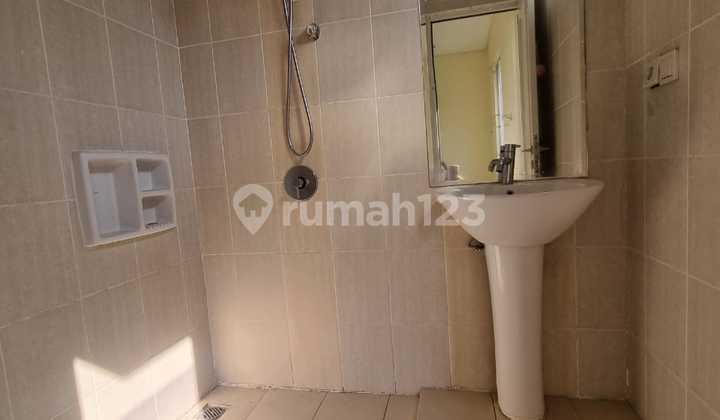 For Rent White Diamond House, Residence One, Close to Binus School For Rent White Diamond House, Residence One, Close to Binus School