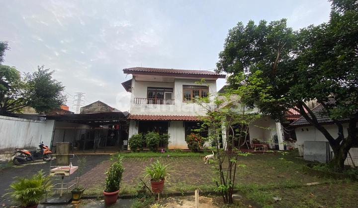Rumah Siap Huni, Petukangan, Jakarta Selatan. Halaman Depan bisa Dijadikan Ruang Usaha Seperti Cafe