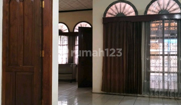 Rumah Di Tepi Jalan Ramai Cocok Untuk Usaha Toko Grosir Sembako