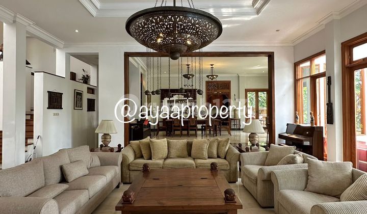 Luxury Resort Tropical Style Big Houe In Pondok Indah
