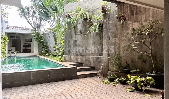 Sewa Rumah Luas & Terawat Simprug Jakarta Selatan Sewa Rumah Luas & Terawat Simprug Jakarta Selatan