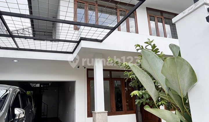 House Nicely Renovated in Kebayoran Baru 2