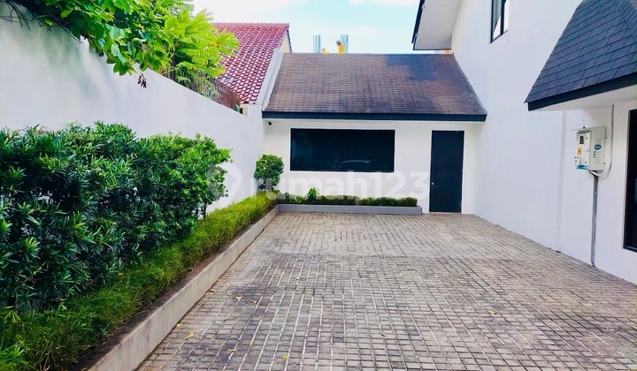 Sewa Rumah Pinggir Jalan Dekat Senayan Kebayoran Baru 2