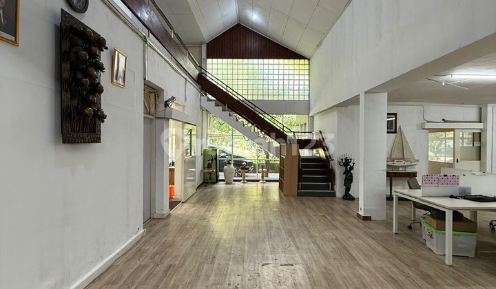 For Sale Roadside House Suitable for Commercial in Kebayoran Baru Area 2