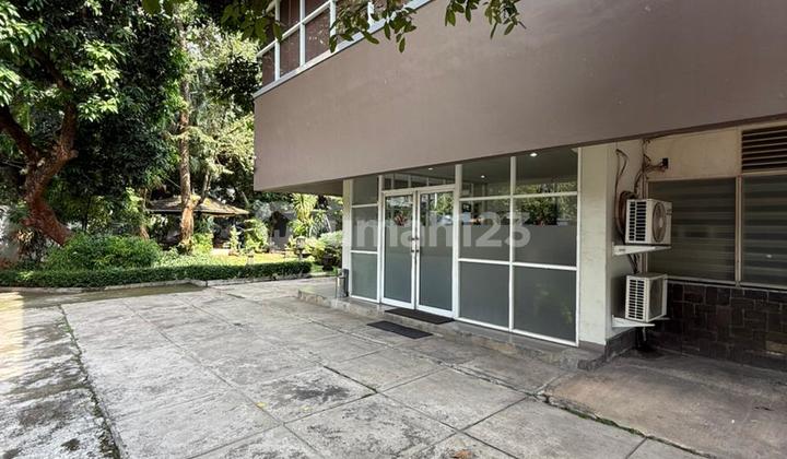 Jual Rumah Pinggir Jalan Raya Cocok Untuk Komersil Area Kebayoran Baru