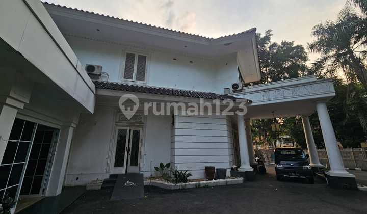 Sewa Area Premium Pinggir Jalan Senopati Jaksel 2