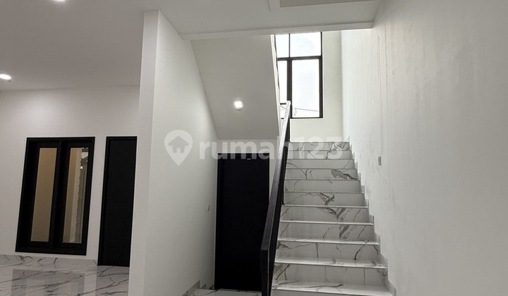 Rumah Baru Minimalis Modern di Griya Loka BSD 'Hrb208' 2