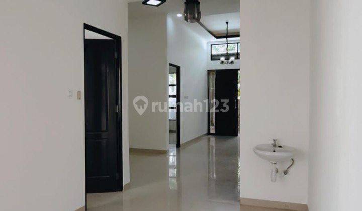 Dijual Rumah Baru Depan Taman 1 Lantai Griya Loka Bsd 2