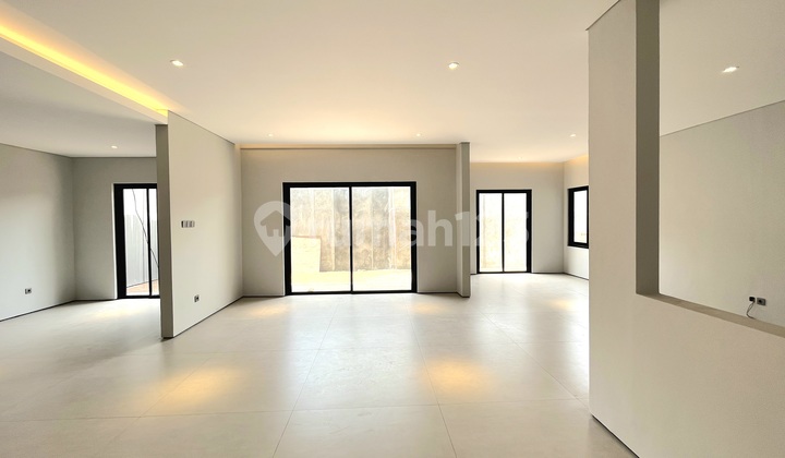 Rumah Mewah Dalam Lingkungan Perumahan Asri dan Nyaman 2