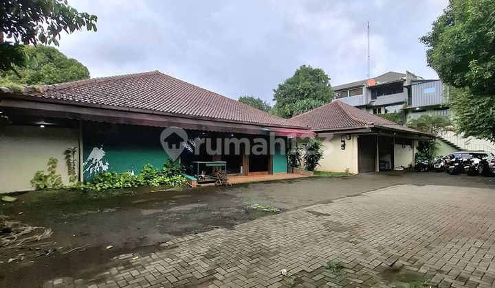 Rumah Hitung Tanah di Kemang Jakarta Selatan 1
