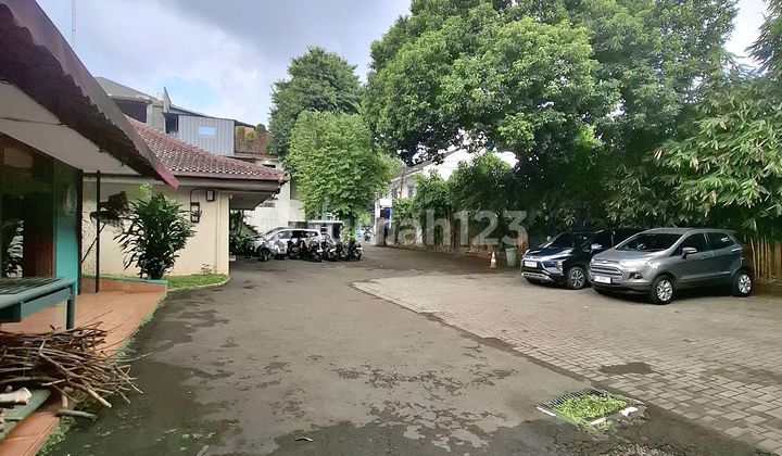 Rumah Hitung Tanah di Kemang Jakarta Selatan 2