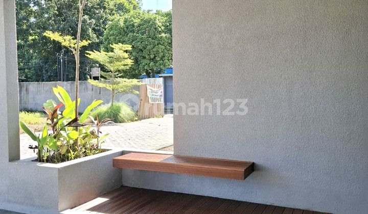 Rumah Modern Cantik Di Tangerang Selatan