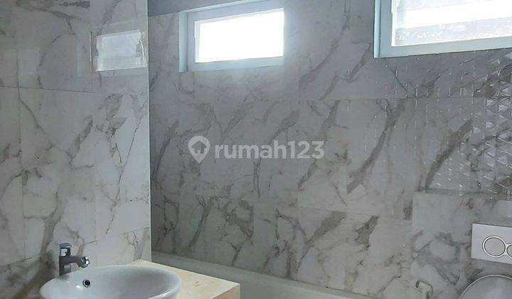 Rumah 3 lantai Modern di Cipedak Jagakarsa 7