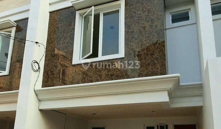 Rumah 3 lantai di Pejaten Timur Jakarta Selatan 1