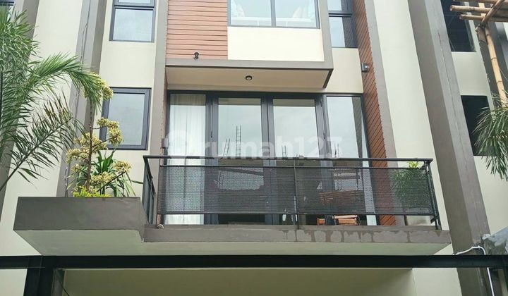 Rumah Modern di Lokasi Strategis Jakarta Selatan